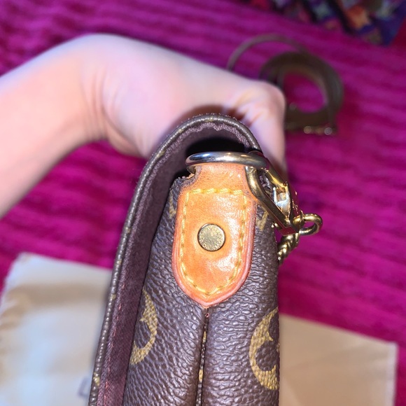 Louis Vuitton Favorite MM Monogram Canvas - Picture 10 of 11